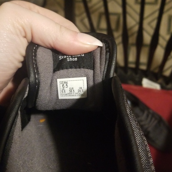 Van's Shoes- Brand New (Men 6.5 / Women 8) - Picture 3 of 4